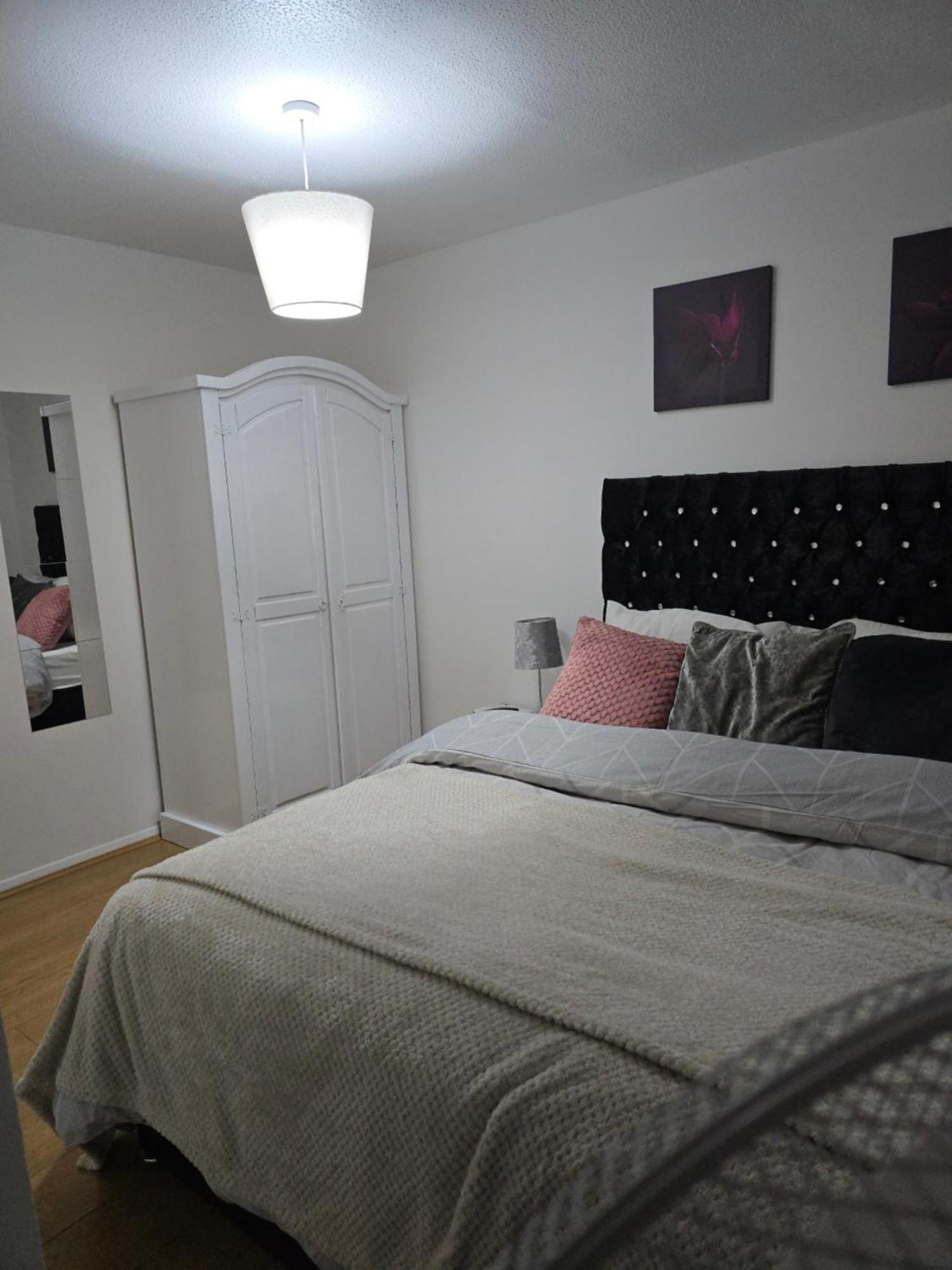 Emerald With Triple A Star Proximity Holiday home *